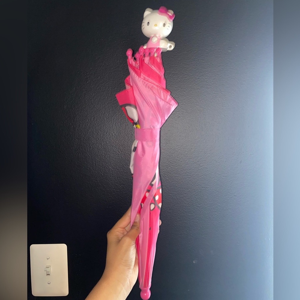 Hello Kitty umbrella.